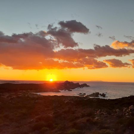 Un Angolo Di Paradiso A Pochi Passi Dal Mare Nel Villaggio Calarossa Isola Rossa Luaran gambar
